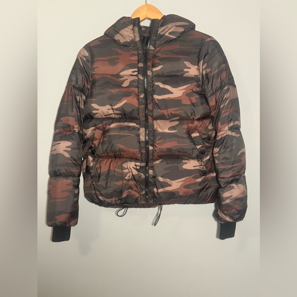 American Eagle Outfitters Camo Puffer Hooded Jacket | XS Womens